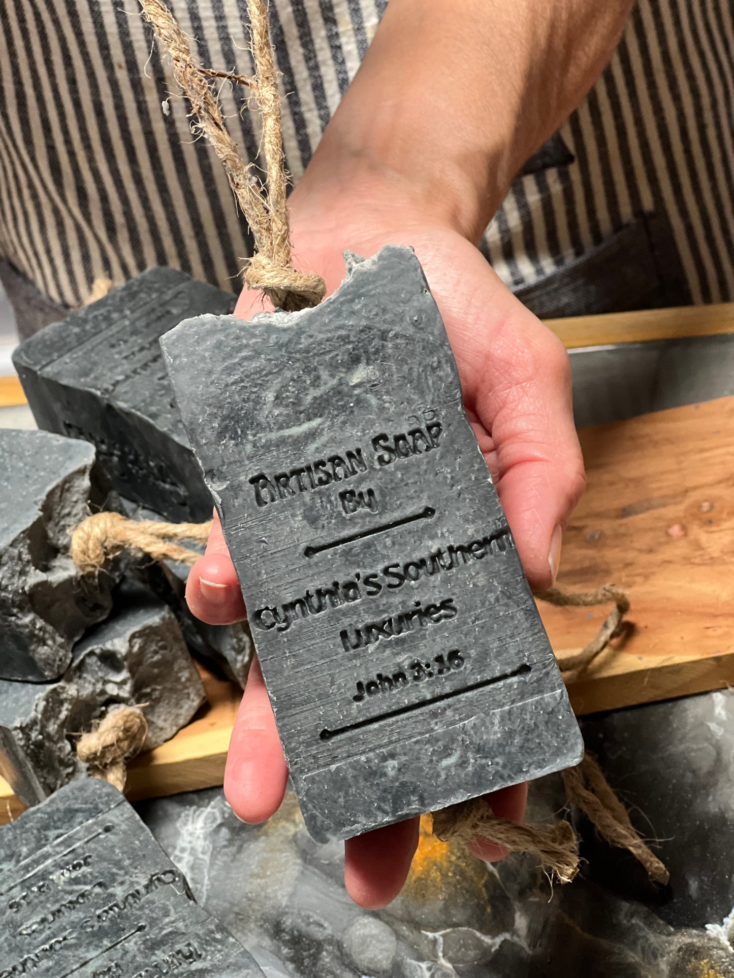 Lemongrass, Eucalyptus, Activated charcoal & Beer soap